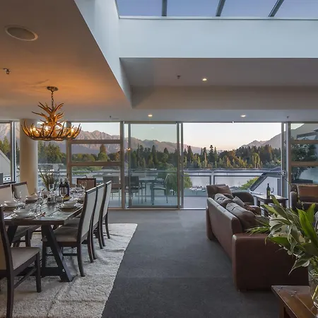 Shotover Penthouse & Spa By Staysouth